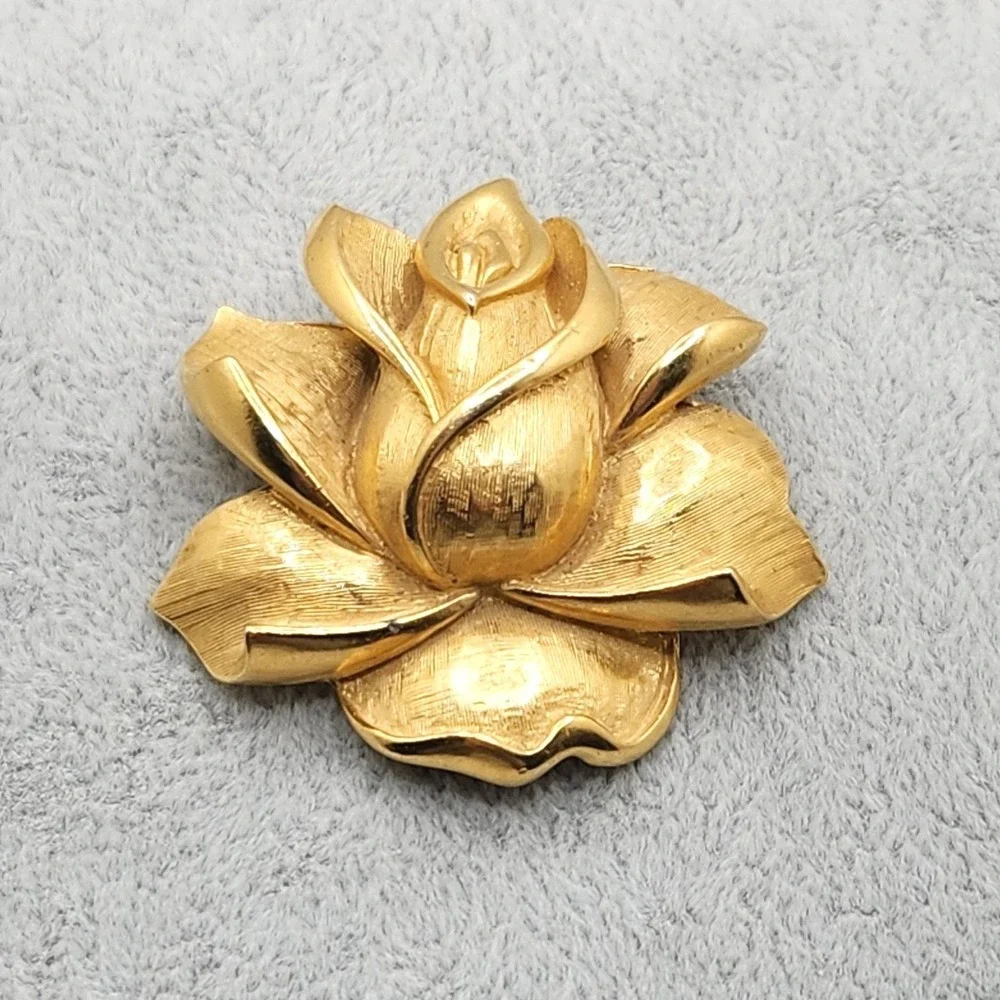 Vintage Trifari Rose Brooch Gold Tone Textured Flower Pin Signed MCM Retro